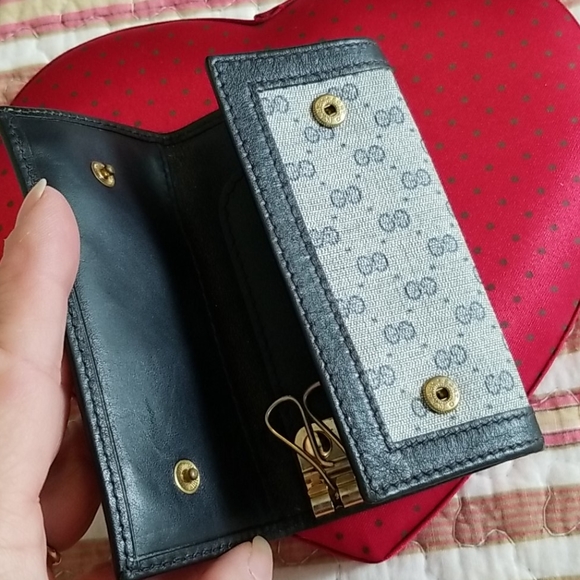 Vintage Gucci Key Holder- Authentic - Picture 10 of 16